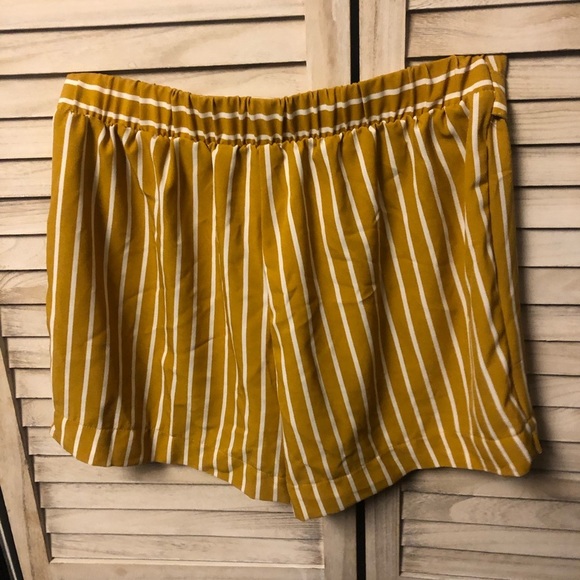 NWOT mosaic & co shorts - Picture 2 of 3